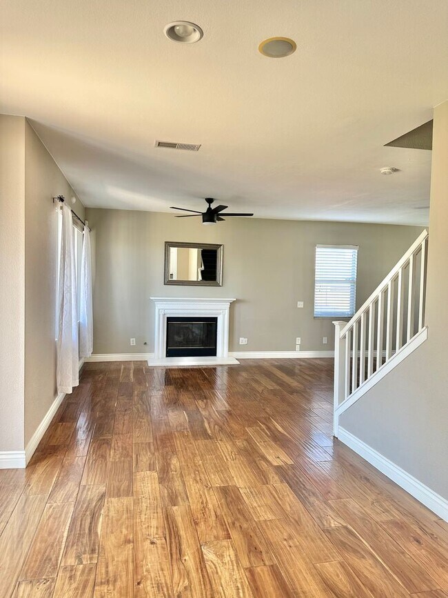 Building Photo - 1508 Robles Dr