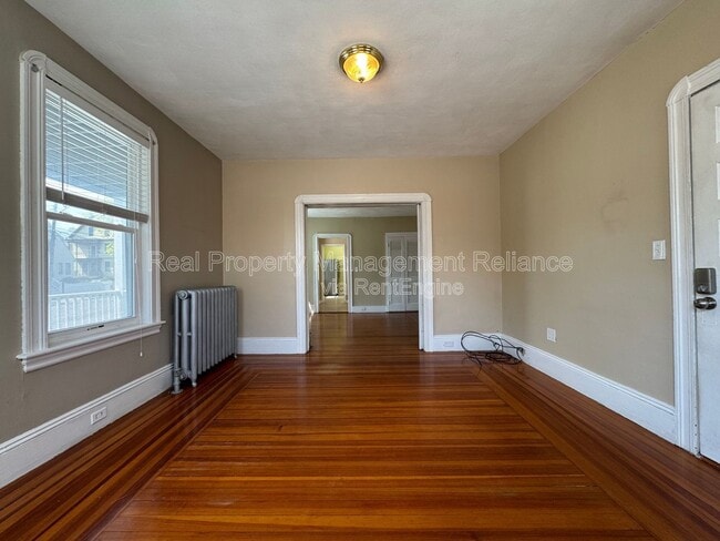 Foto del edificio - 74 Burrill Ave