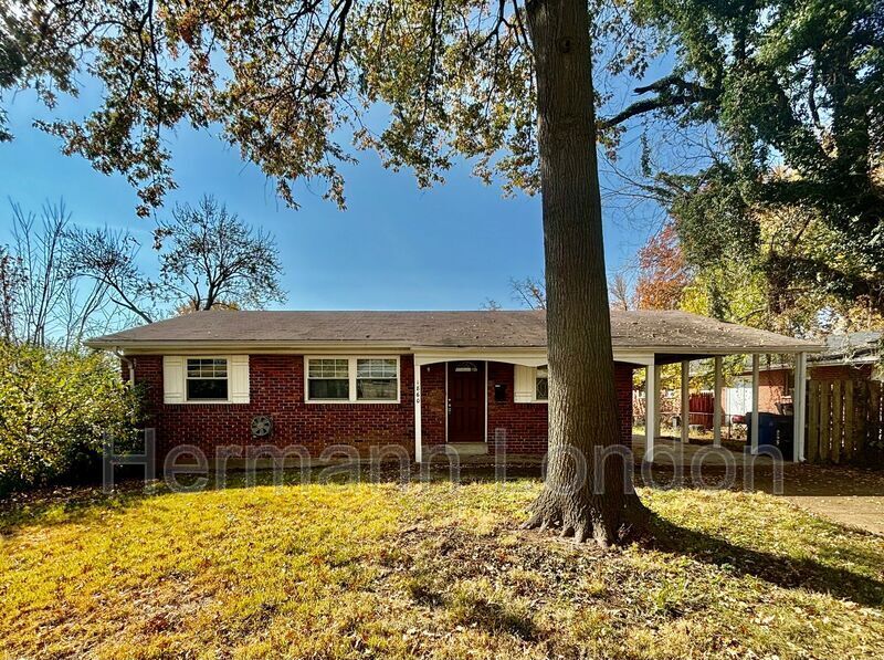 Primary Photo - 1860 Swallow Ln