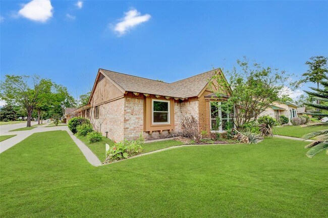 Foto del edificio - 5403 Clift Haven Dr