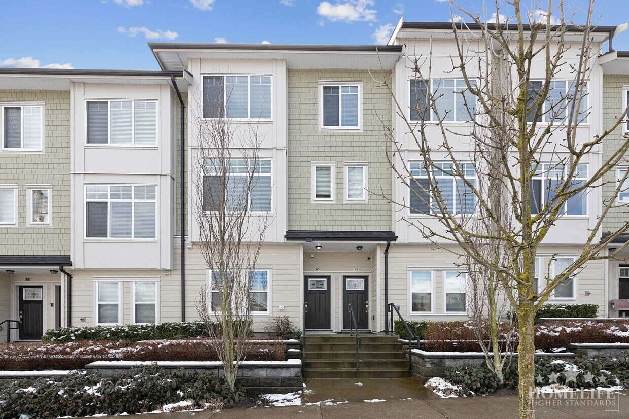 Primary Photo - Modern 4 Bedroom 3.5 Bathroom Townhouse in...