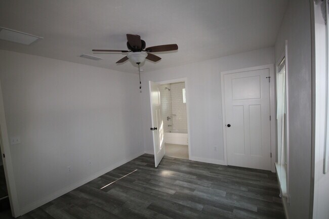 Foto del edificio - Luxury 4 Bed / 4 Bath Bungalow Cottage -- ...