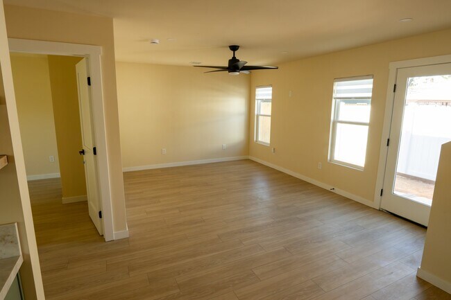 Foto del edificio - 4725 Rolando Blvd