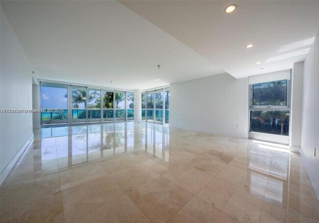 Foto del edificio - 9401 Collins Ave