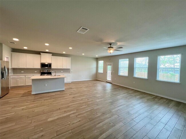 Foto del edificio - 11908 Saddle Rock Dr