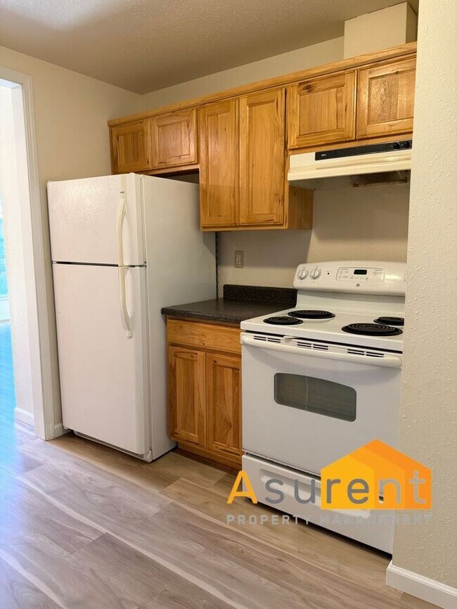 Foto del edificio - Refreshed 2-bedroom, 1-bath Duplex Unit in Grants Pass Available Now!