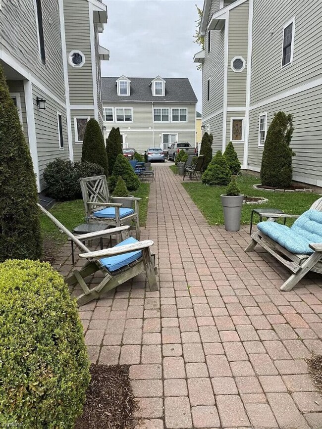 Foto del edificio - Five Bedroom + Two & half Bath TownHouse * Lower Allston