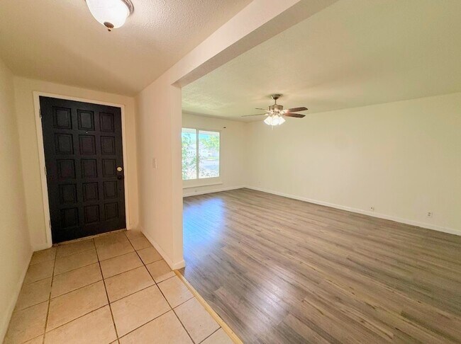 Building Photo - 2972 Bedford Dr