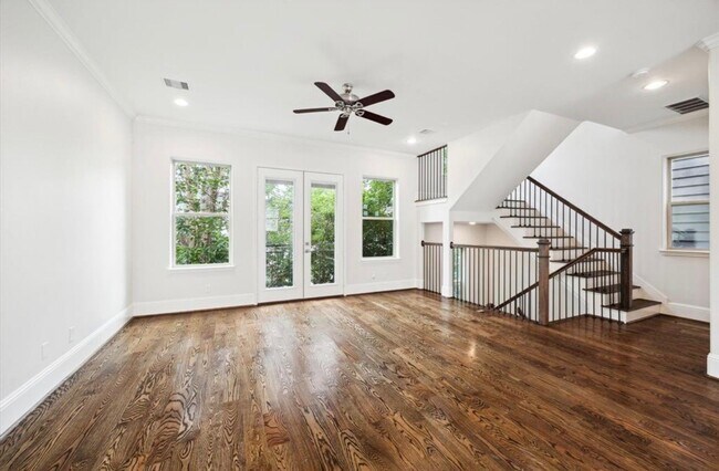 Foto del edificio - 1230 W 25th St