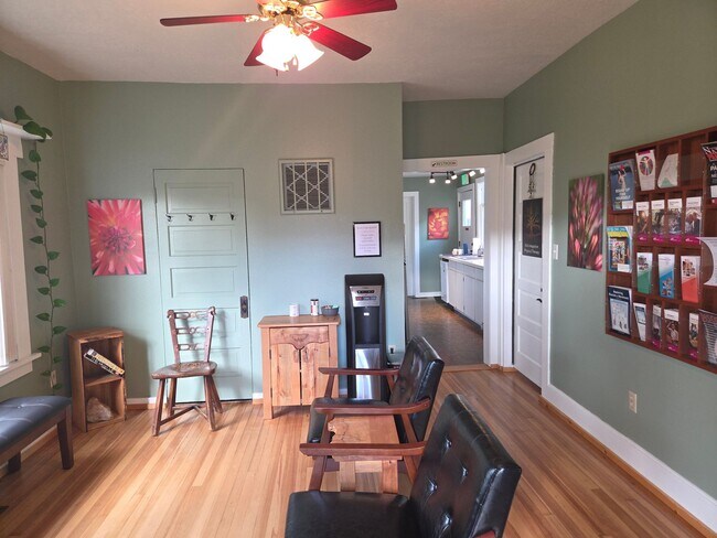 Foto del edificio - Open Room at The Natural Health Clinic F ST