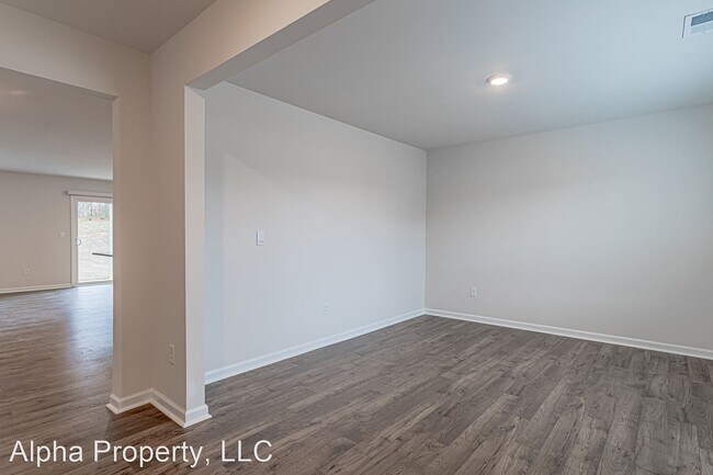 Building Photo - 5 br, 3 bath House - 739 Wolverine Ln