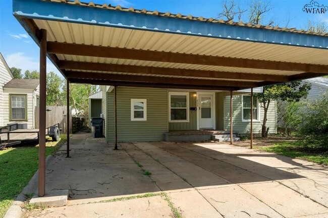 Building Photo - 2508 Fain St
