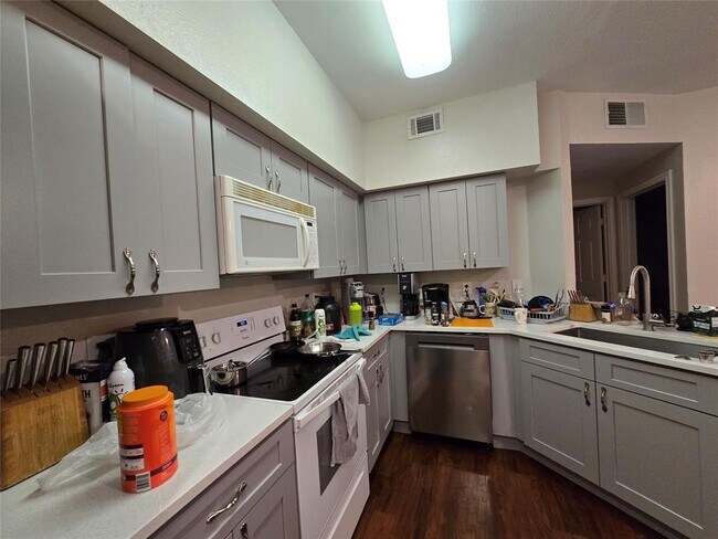 Foto del edificio - 2320 Gracy Farms Ln