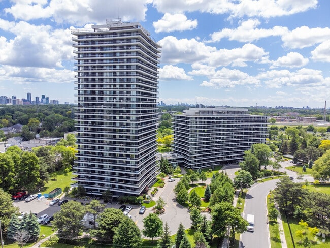 Building Photo - 135 Antibes Dr