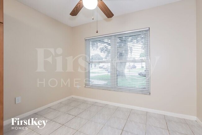 Foto del edificio - 1739 Lakeview Village Dr