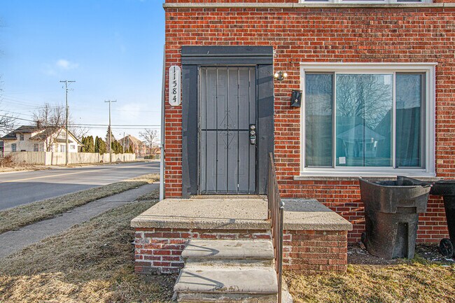 Building Photo - 11584 Flanders St