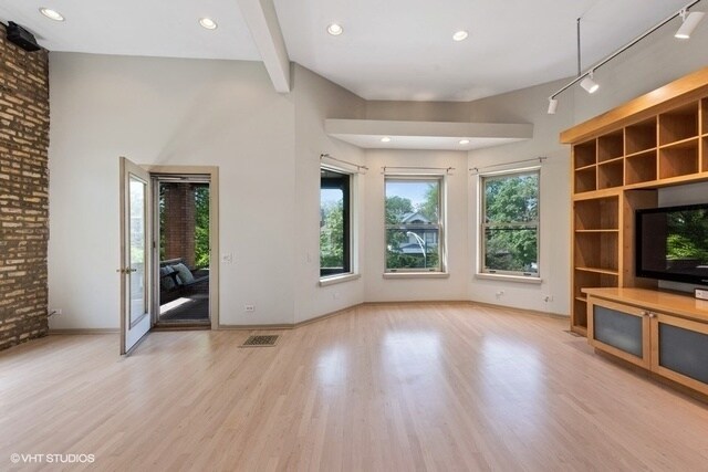 Foto del edificio - 1228 W Glenlake Ave