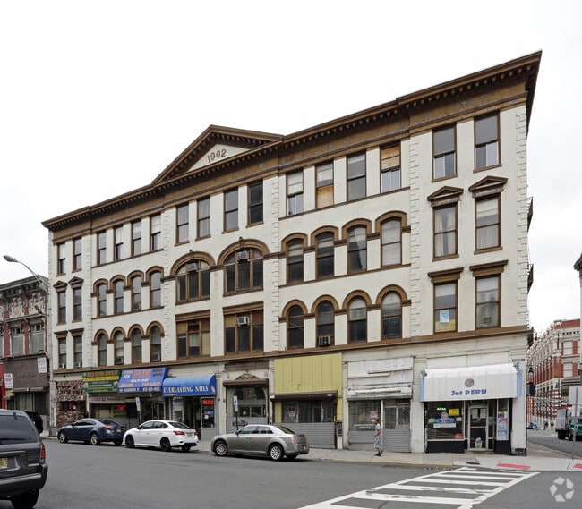 Building Photo - 114 Ellison St