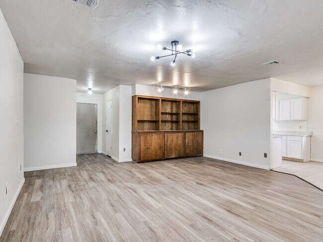 Photo - 3300 SW 40th St House