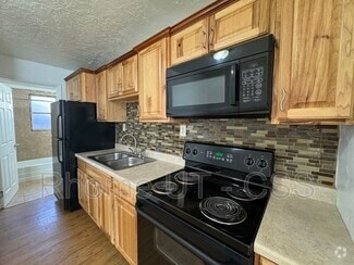 Building Photo - 2725 S Edison St