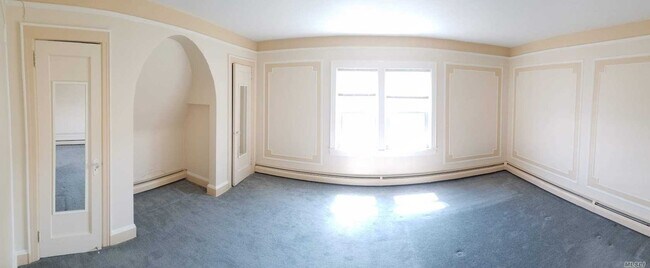 Foto del edificio - 64-10 Ellwell Crescent