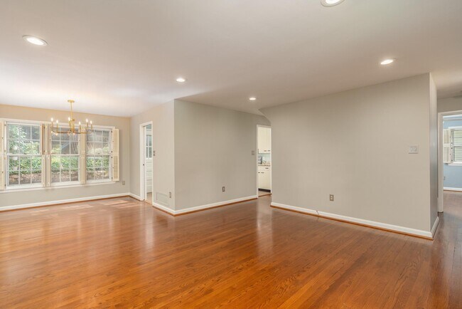 Foto del edificio - 5806 Conway Rd
