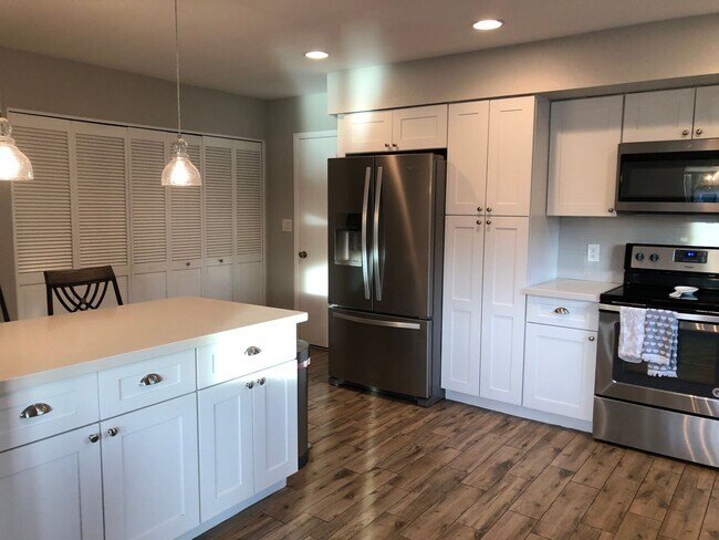 Foto del edificio - Updated home with lake views in Leisure World.  A 45+ Active Adult Resort Community.  Available M...