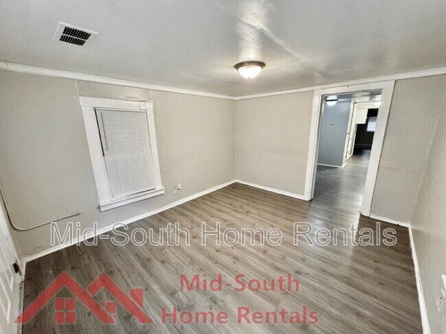 Foto del edificio - 1536 Brookins St