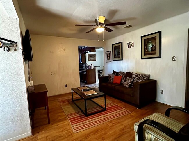 Building Photo - 7810 Kellwood Dr