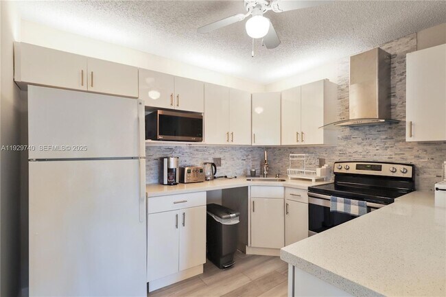 Foto del edificio - 313 Knotty Pine Cir