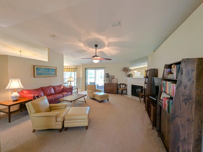Foto del edificio - 7570 Pepperwood St