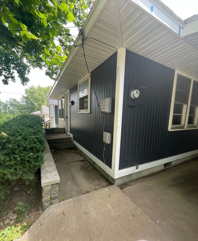 Foto del edificio - 3 Bed 2 Bath Carport. Available 12-31-2025