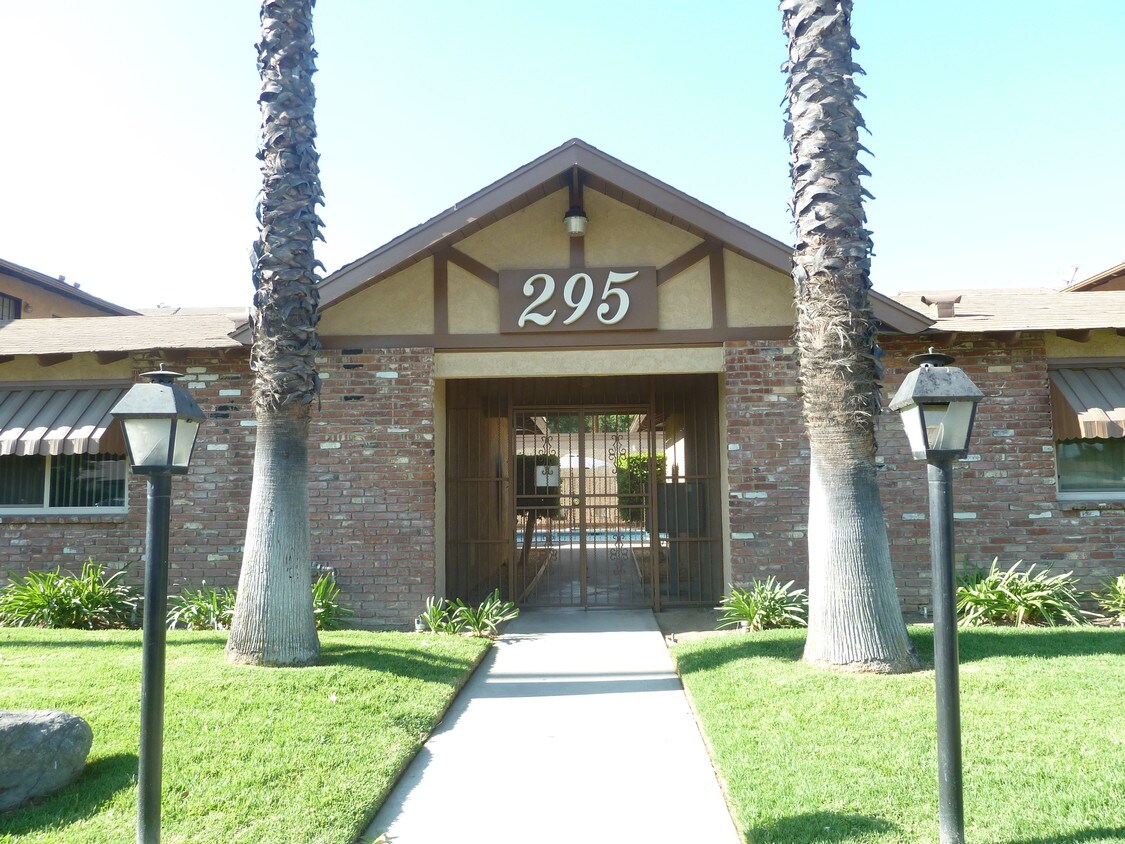Primary Photo - Chanteclaire Apartments