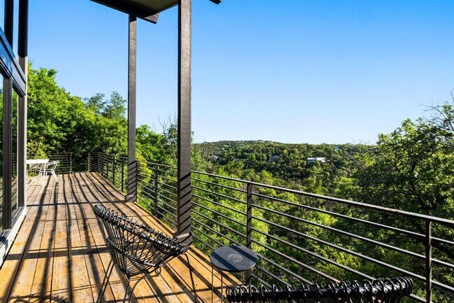 Building Photo - 911 Redbud Trail