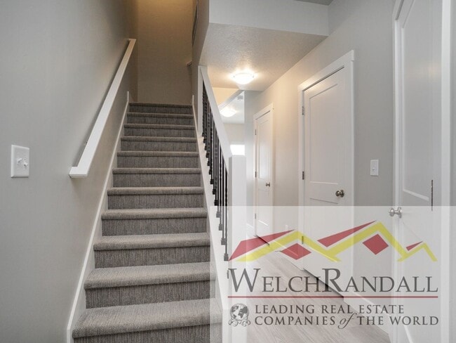 Building Photo - 3 Bed 2.5 Bath Beautiful Townhome in West ...