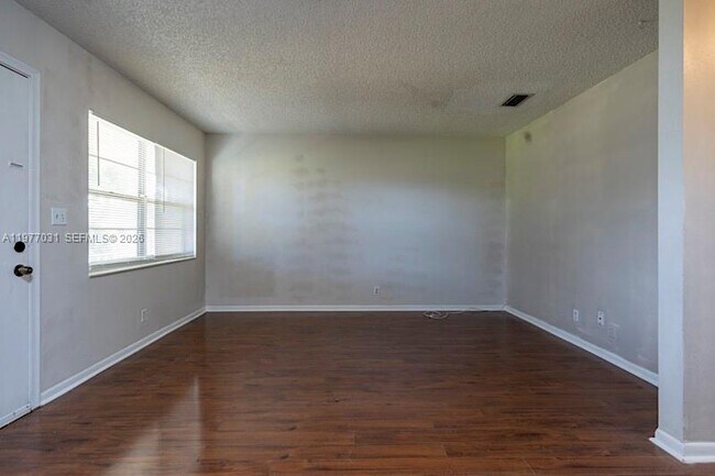 Building Photo - 5192 NE 6th Ave