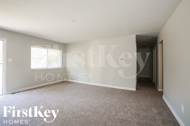 Building Photo - 5779 N Alton Ave