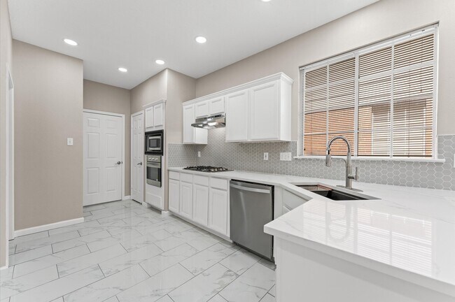 Foto del edificio - 15306 Goodman St