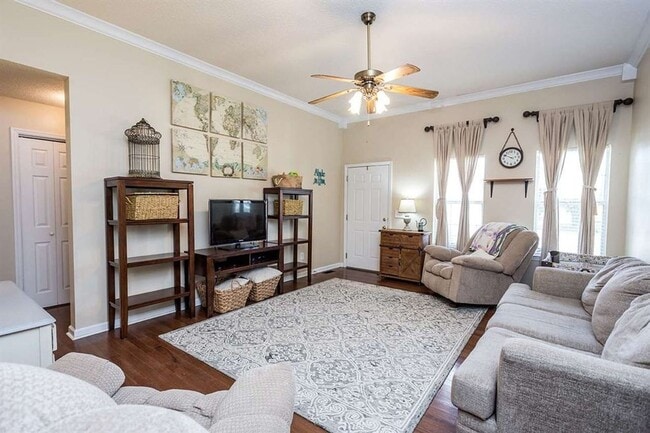 Building Photo - BEAUTIFUL SINGLE FAMILY HOME