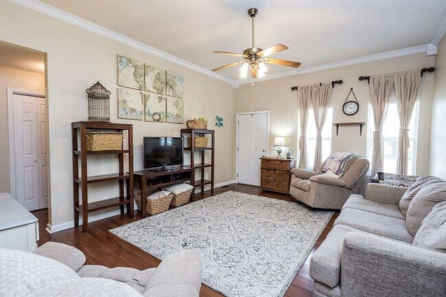 Foto del edificio - BEAUTIFUL SINGLE FAMILY HOME