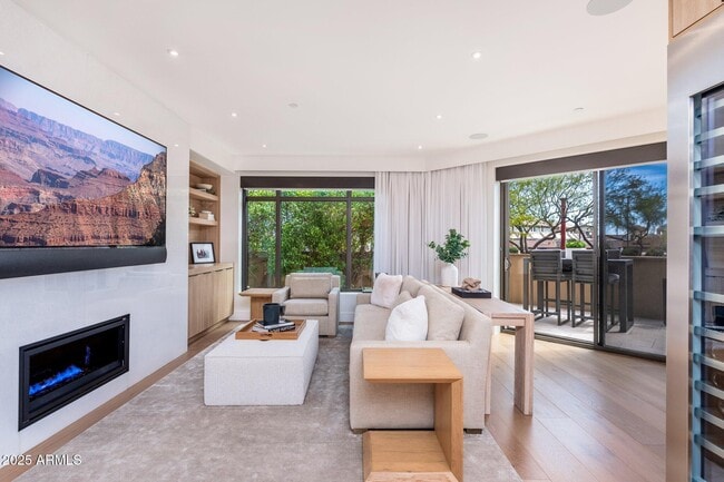 Building Photo - 7175 E Camelback Rd