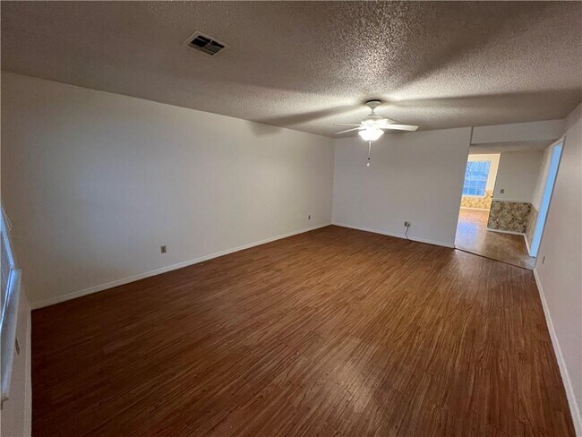 Building Photo - 313 S 11th Pl