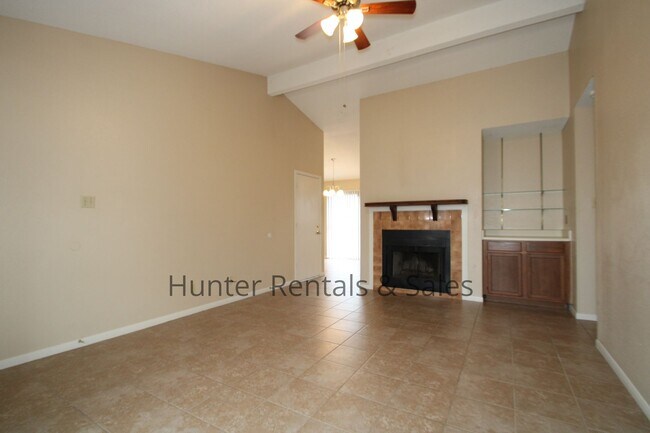 Building Photo - Too Cute!