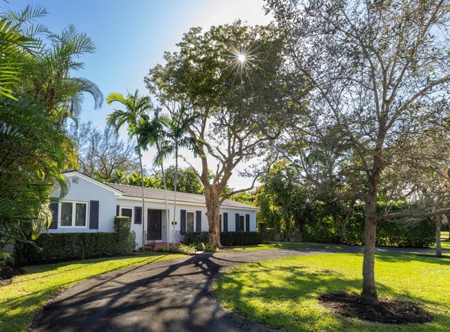 Building Photo - 1350 Mendavia Ave