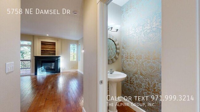 Foto del edificio - 5758 NE Damsel Dr