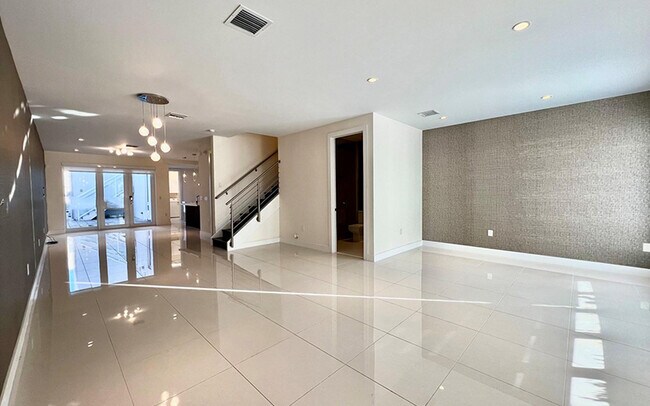 Foto del edificio - 6421 NW 104th Ave