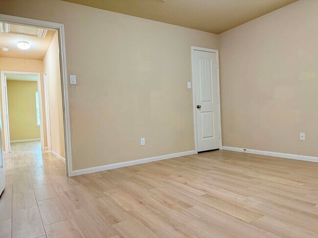 Foto del edificio - 9315 Claystone Ln