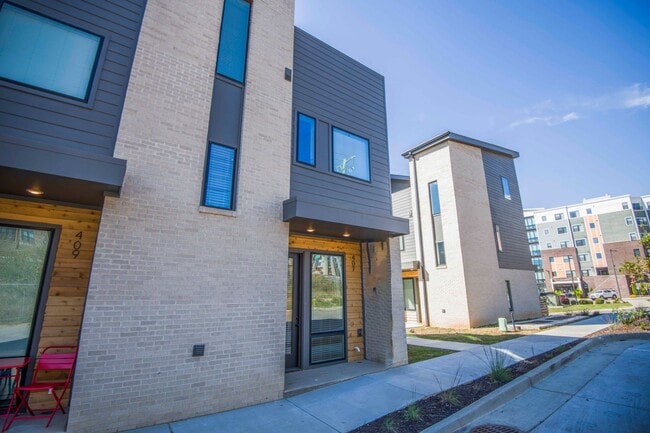 Building Photo - Knoxville 37920 - 1 bedroom 1.5 bath - Con...