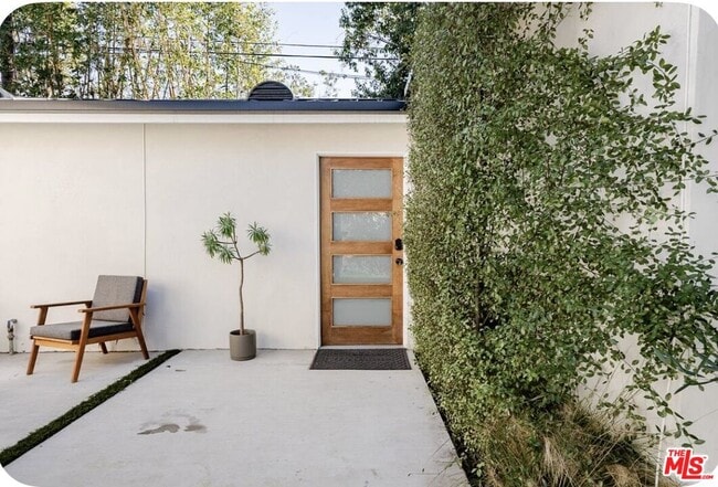 Foto del edificio - 12812 Greene Ave