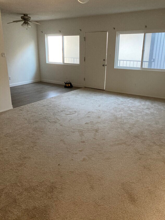 Living room - 389 Palos Verdes Blvd